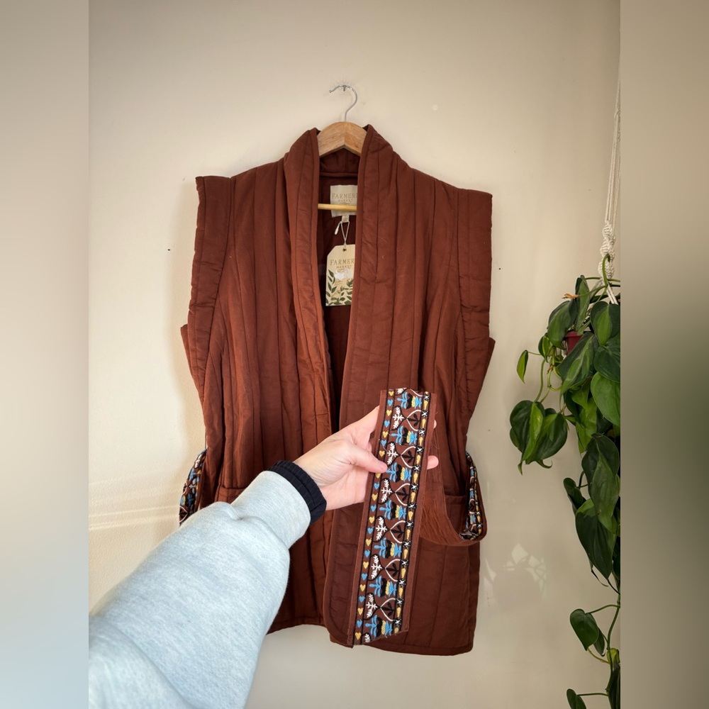 Farmers Market Quilted Vest in Mocha - Picture 5 of 8